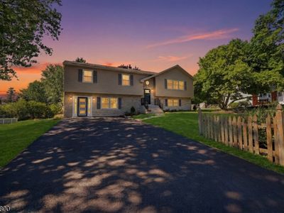 44 Stonehenge Dr