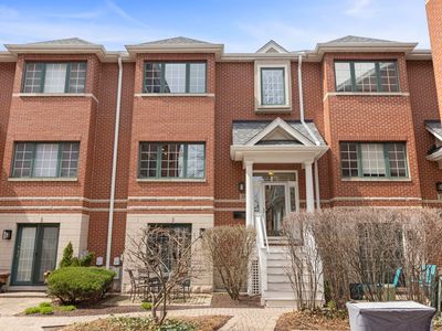 216 N Addison Ave