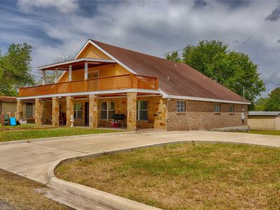Property at 113 Thiele Dr, Yoakum, TX