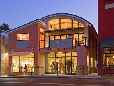 21015 Geyserville Ave