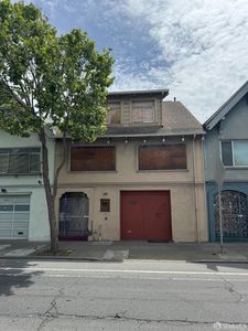 2877 Cesar Chavez St