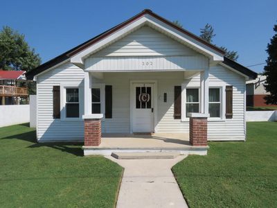 202 W 4th St
