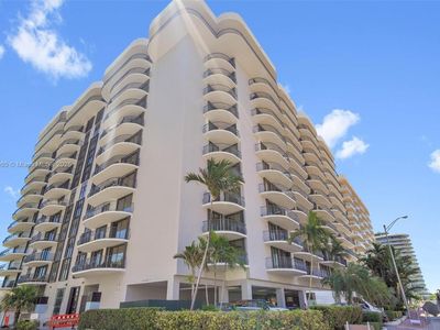8877 Collins Ave APT 405