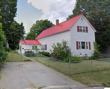 32 Front St