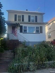 166 3rd St
