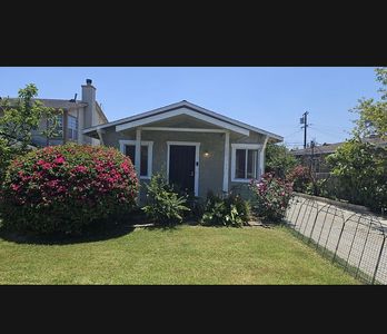 966 E Elma St