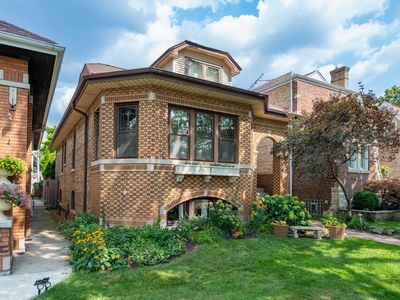 5251 N La Crosse Ave