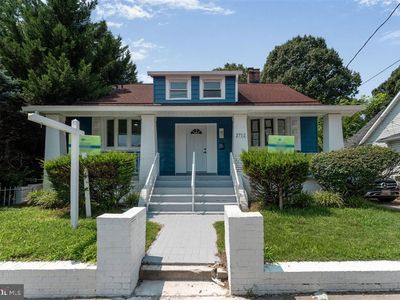 2712 S Dakota Ave NE