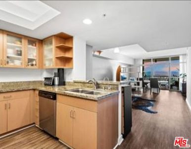 13700 Marina Pointe Dr Unit 1210