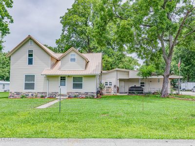 411 Maiden Ln