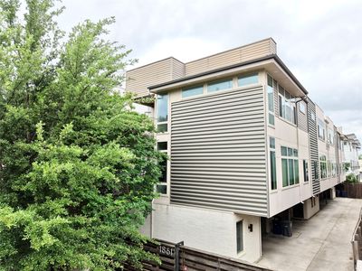 1861 Summit Ave #2