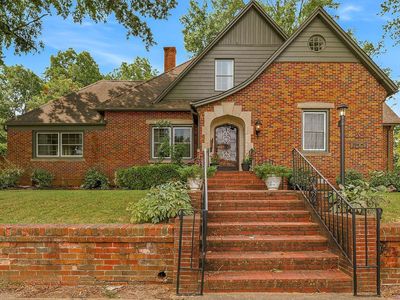 537 Warner Ave