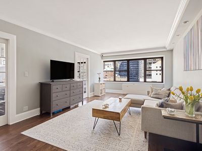 160 E 38th St APT 22D