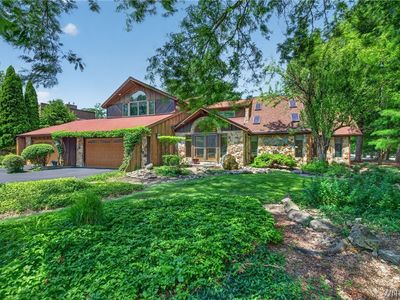 7 Shire Dr S
