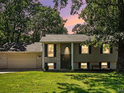 2371 Crestview Dr