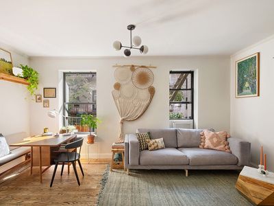 17 E 17th St #C4