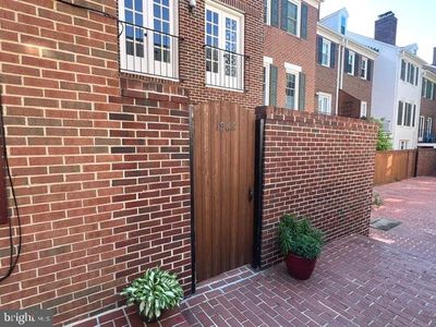 1962 N Cleveland St #1