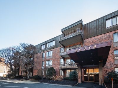 Property at 1002 Paradise Rd APT PHE, Swampscott, MA