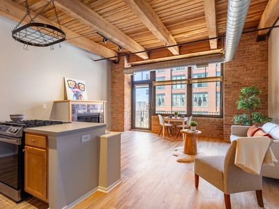 625 W Jackson Blvd APT 402