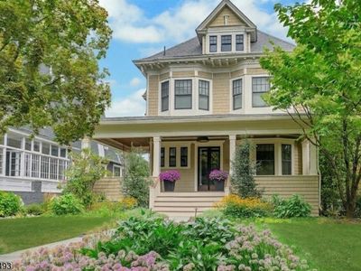 59 Hobart Ave