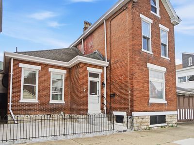 226 W 10th St