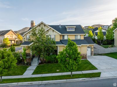 2706 W Falcon Ridge Way