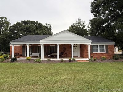 Property at 529 Davis St E, Elba, AL