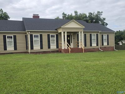616 E Main St