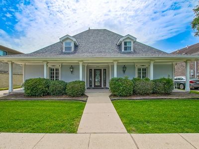 5539 Bellaire Dr