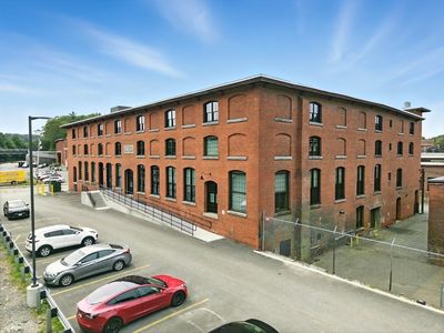 55 Sterling St #305