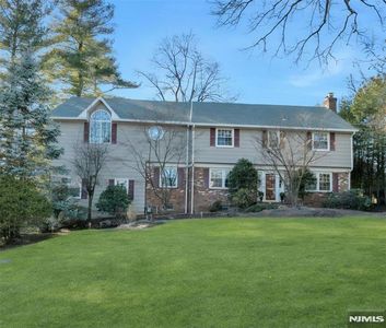 122 Crest Rd