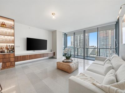 68 SE 6th St #1904