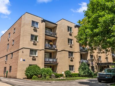 1340 W Touhy Ave APT 302