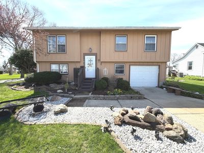 101 1/2 E North St
