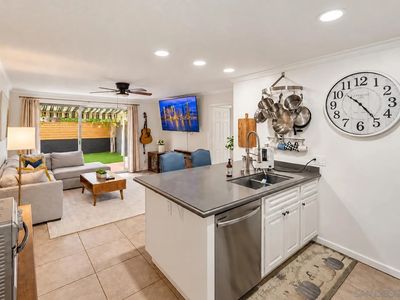 8022 Linda Vista Rd APT 1M