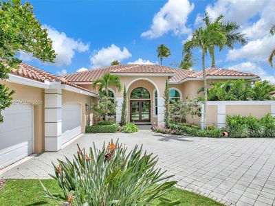 2715 Edgewater Ct