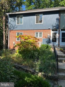 5 Laurel Hill Rd