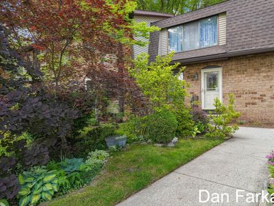 2533 Chatham Woods Dr SE