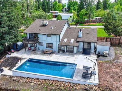 6325 Reservoir Dr