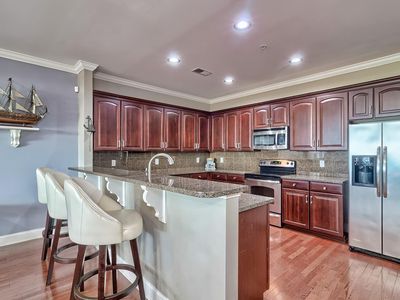 1106 Bridgeview Ln #B101