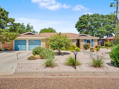 1207 E Waco St
