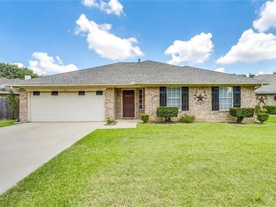 Property at 904 Vicksburg Ln, Burleson, TX