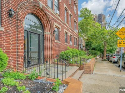 6114 Highland Pl APT 1H