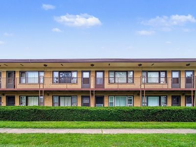 34 King Arthur Ct APT 15