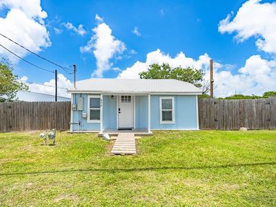 Property at 404 E North St, Rockport, TX