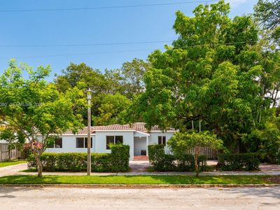 2215 Tequesta Ln