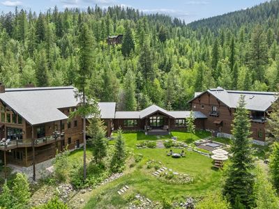 1725 Lion Mountain Dr
