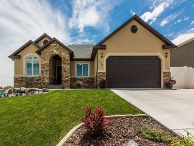 217 W Honeysuckle Dr