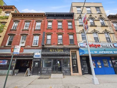 513 Grand St