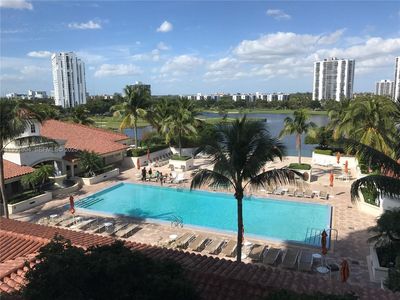 19900 E Country Club Dr APT 812